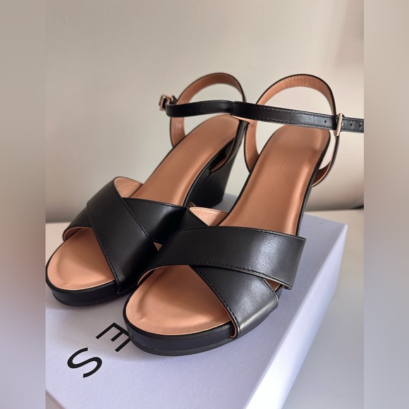 Women’s Aerosoles Black Wedge Sz. 10W - Picture 2 of 5